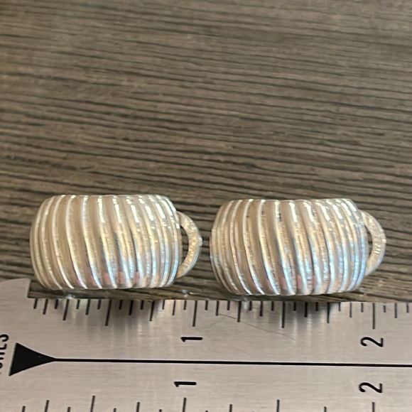 Vintage Premier Designs Ribbed Silver-tone Clip Earrings - Picture 12 of 14